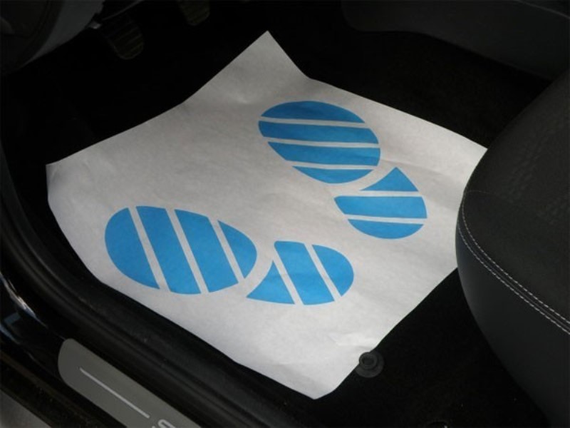 Бумажные коврики в салон автомобиля